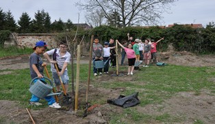 Ouverture officielle du jardin de l'école Ouverture officielle du jardin de l'école